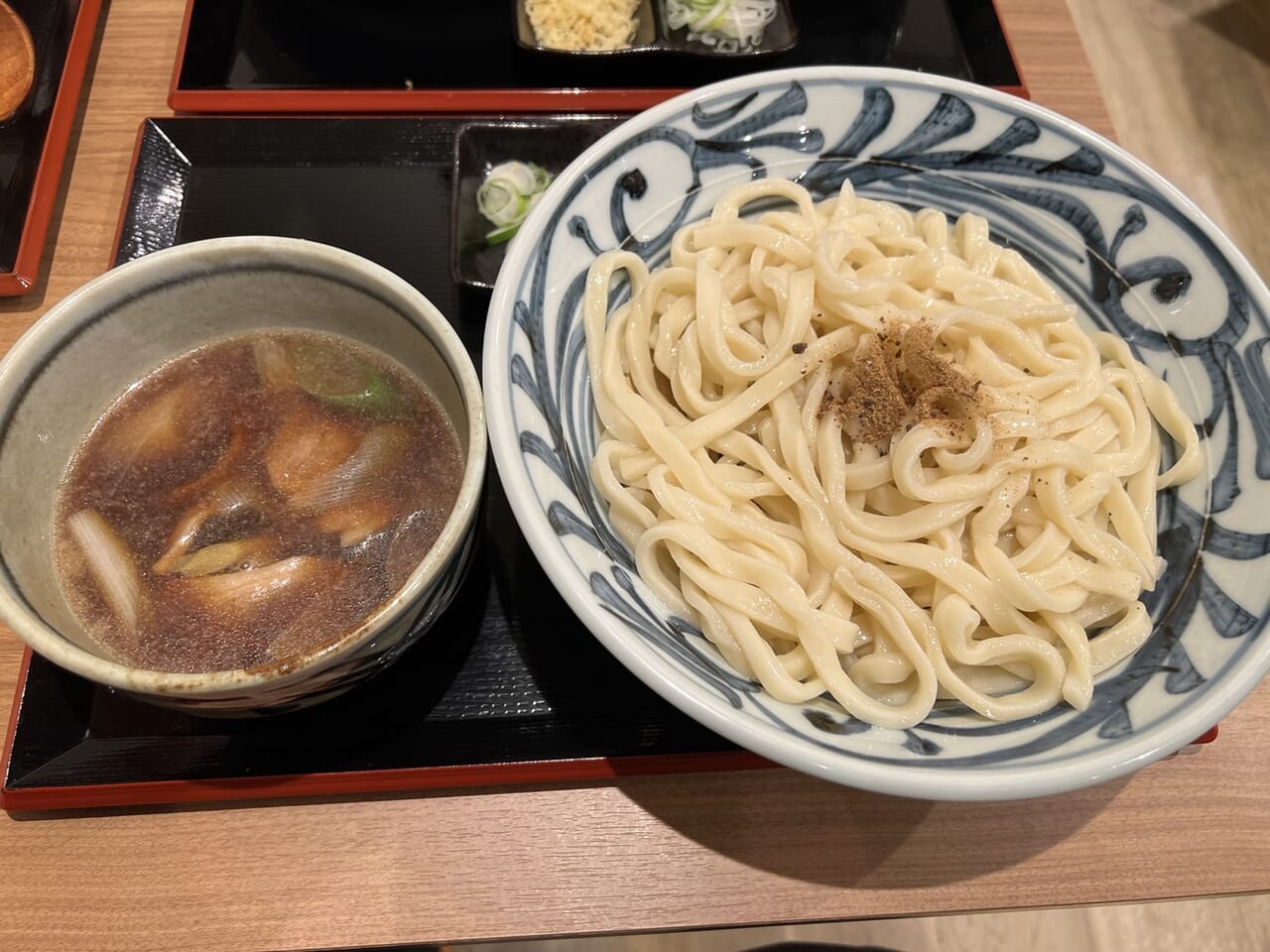 あそこのうどんの鴨肉汁