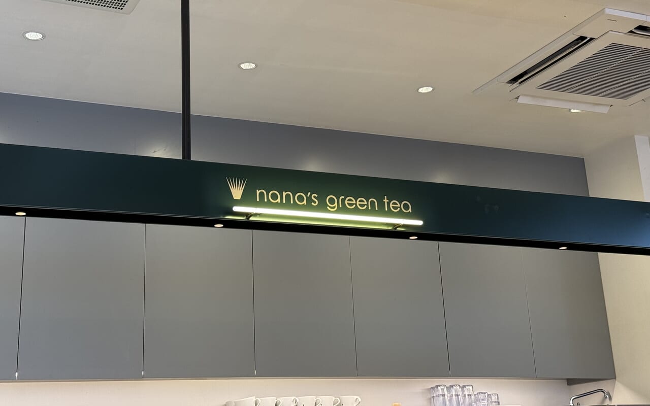 nana’s green teaの看板