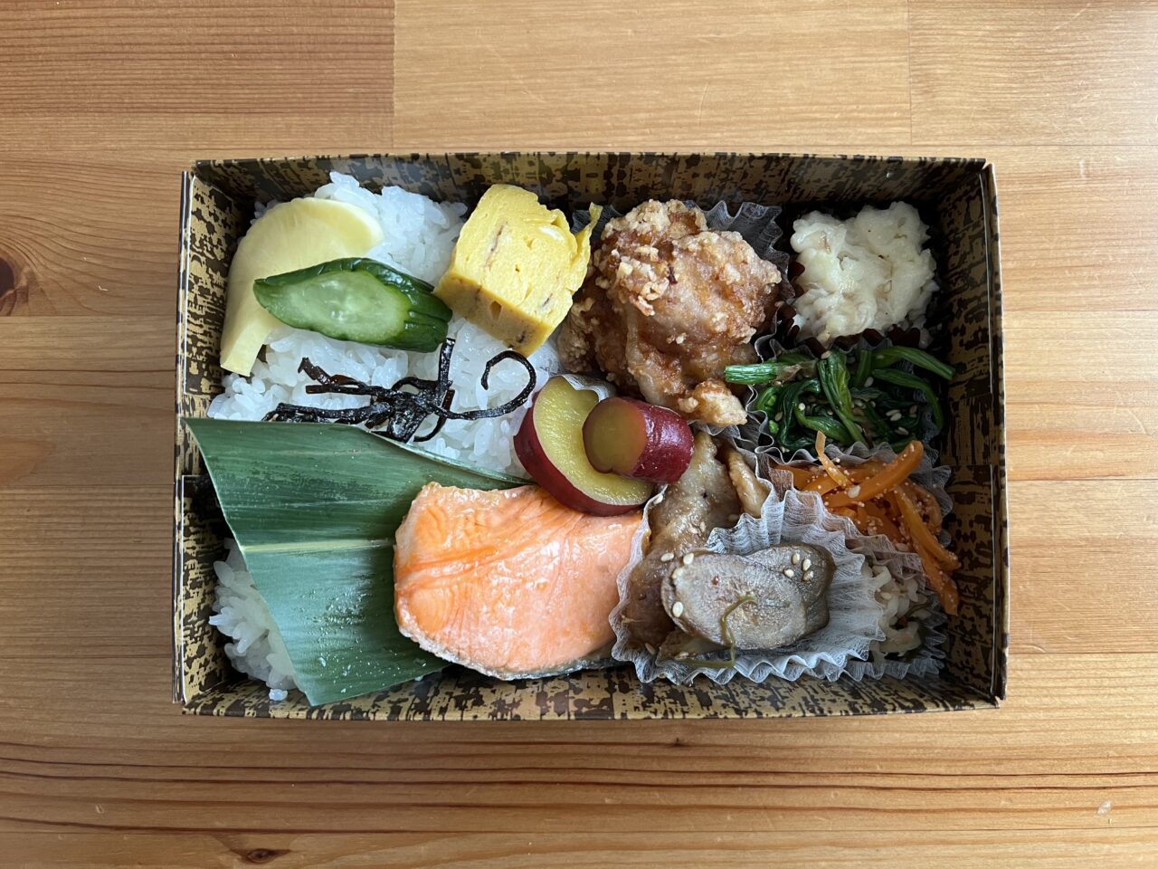 ソトメグロ弁当のソトメグロ弁当