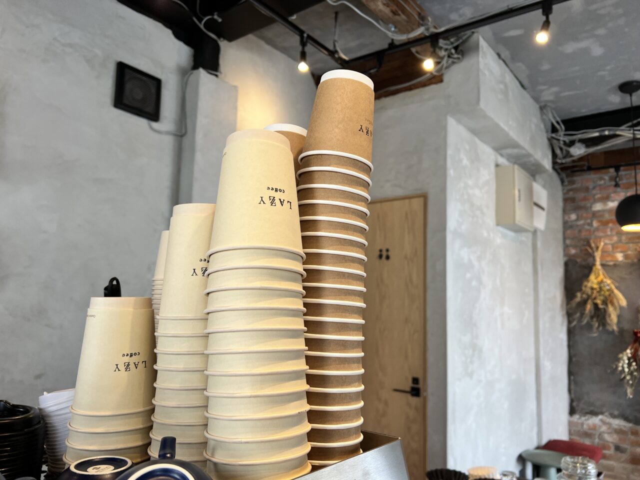 LAZY coffeeの紙コップ