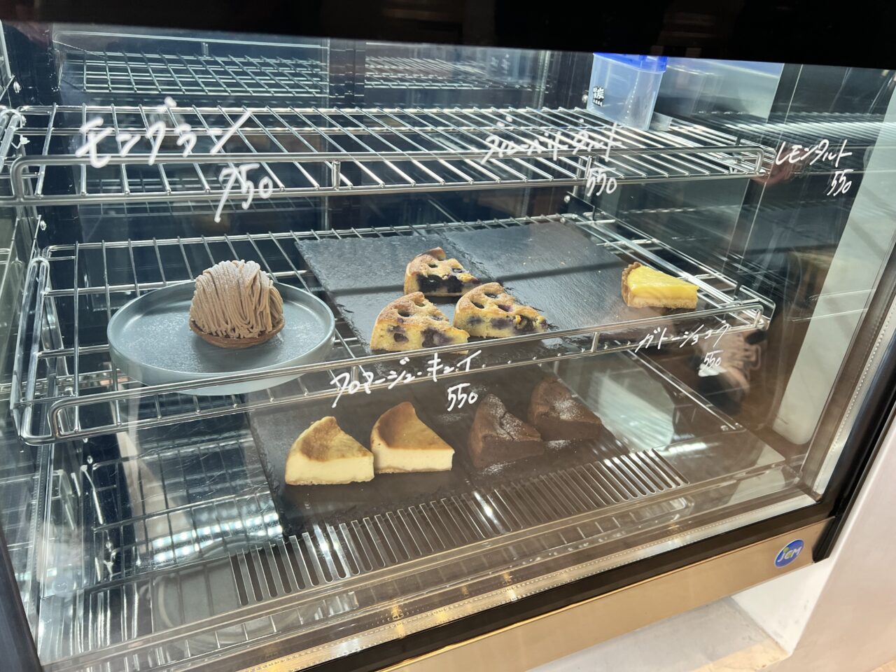 LAZY coffeeのショーケース