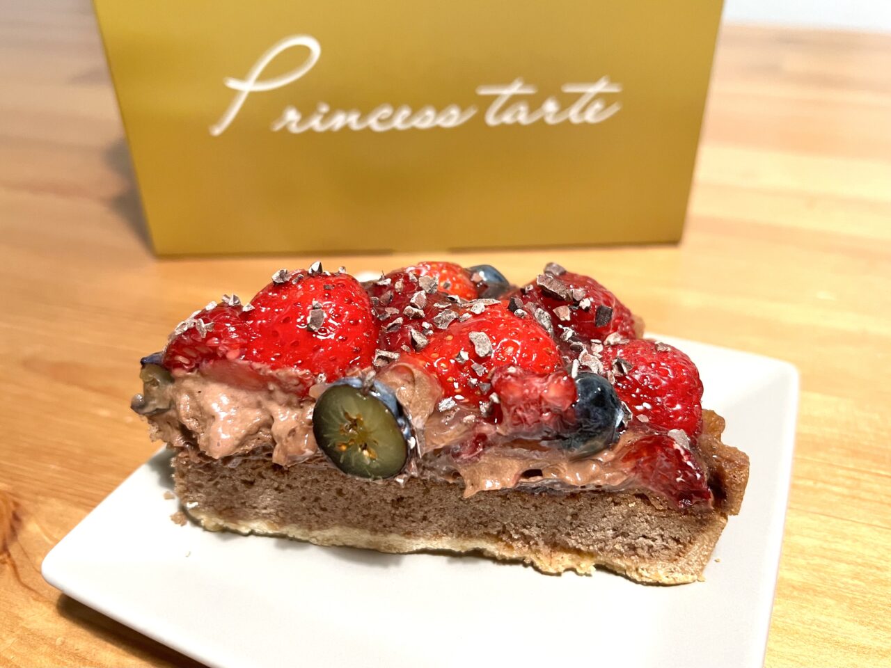 プリンセスタルトの苺と生チョコムースのタルト