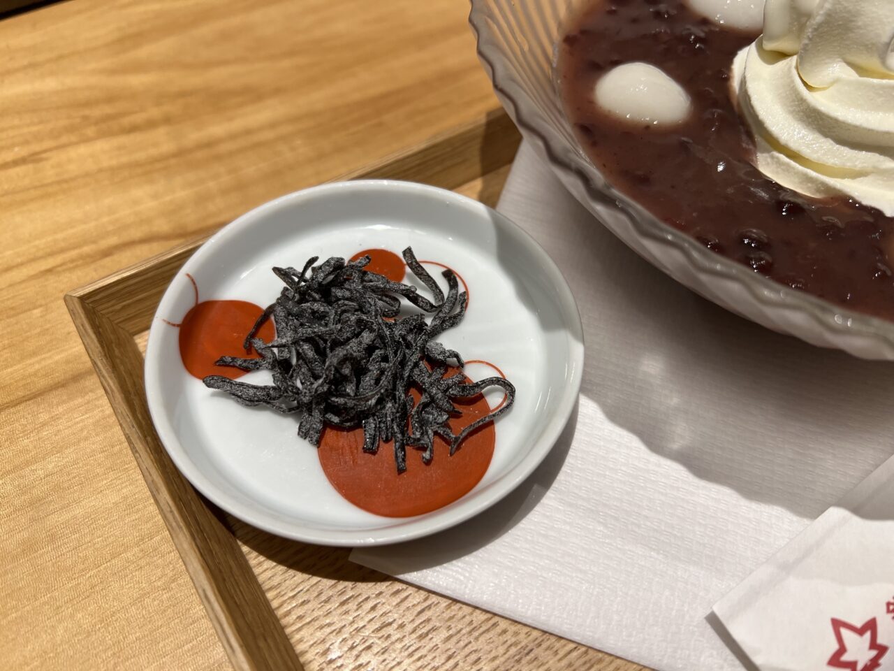 銀座立田野のぜんざいに付いてくる塩昆布